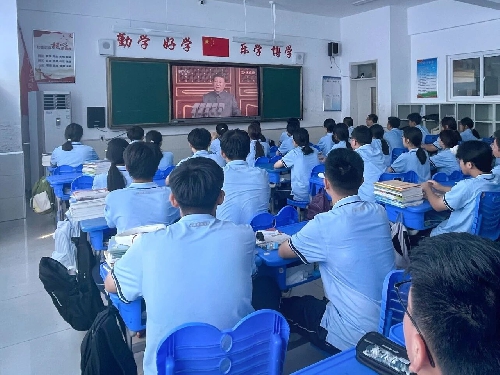 礼赞盛世，致敬荣光——日照国开中学组织全体师生观看“9.3”阅兵仪式 ...