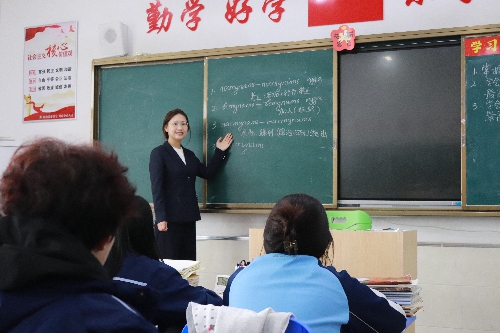 【师者·青年力量】第一期：范春婷——以俄语为桥，赴一场热爱与匠心之约 ...